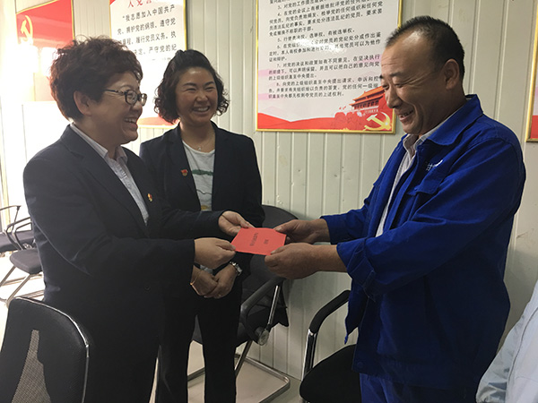 香港免费公开资料大全开展“金秋助学”活动